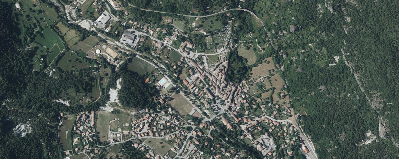 Vue aérienne de Annot (Alpes-de-Haute-Provence)
