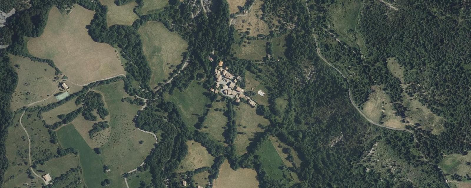 Vue aérienne de Archail (Alpes-de-Haute-Provence)