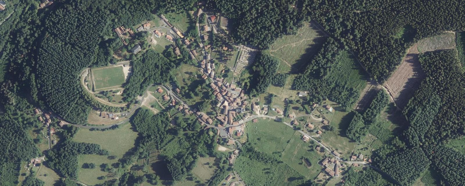 Vue aérienne de Arconsat (Puy-de-Dôme)