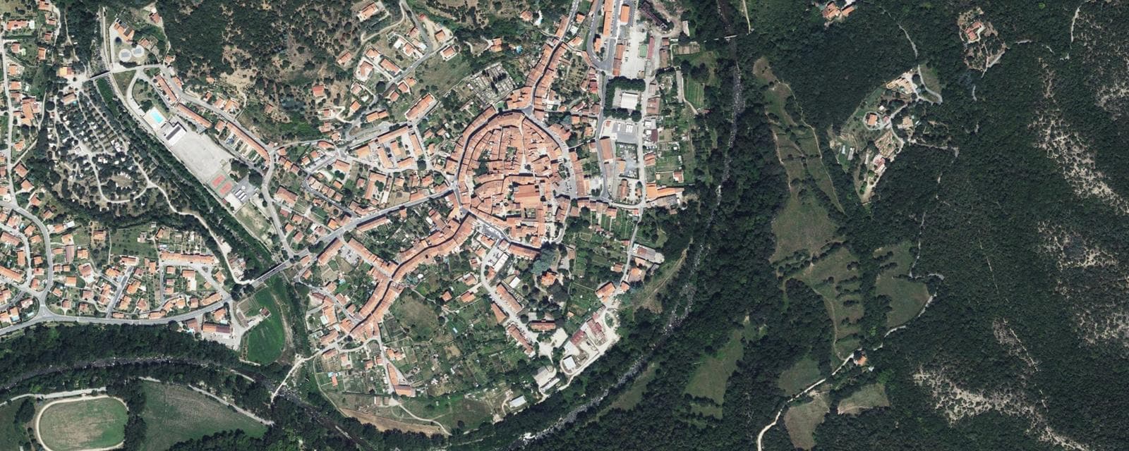 Vue aérienne de Arles-sur-Tech (Pyrénées-Orientales)