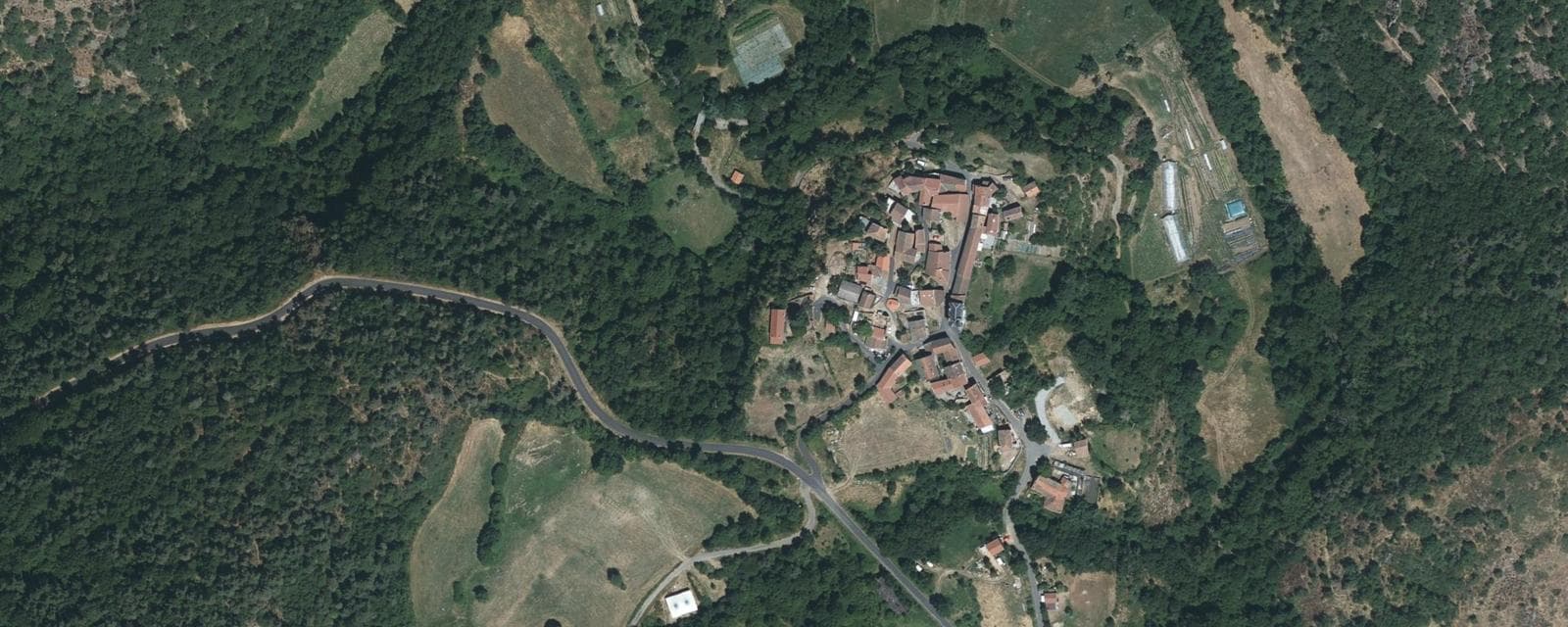 Vue aérienne de Arlet (Haute-Loire)