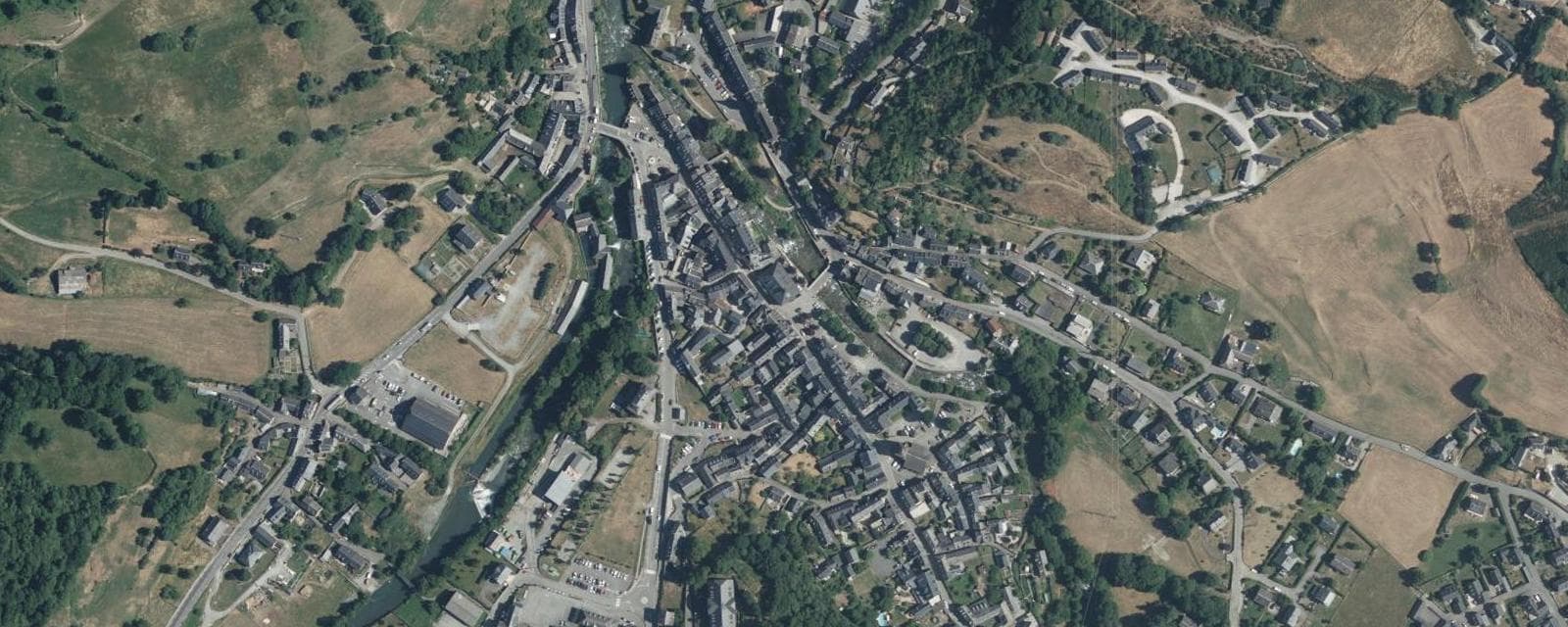 Vue aérienne de Arreau (Hautes-Pyrénées)