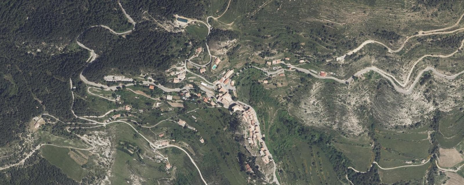 Vue aérienne de Ascros (Alpes-Maritimes)