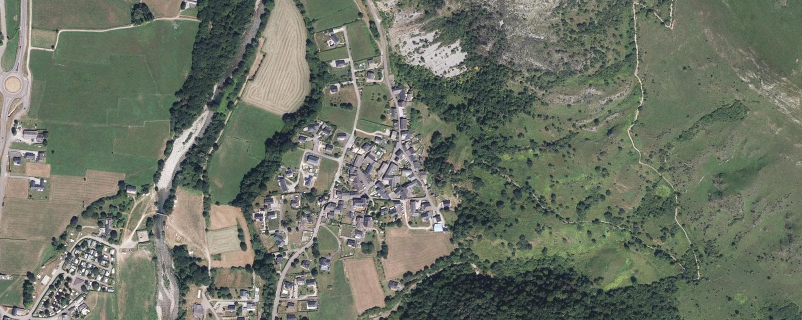 Vue aérienne de Aste-Béon (Pyrénées-Atlantiques)