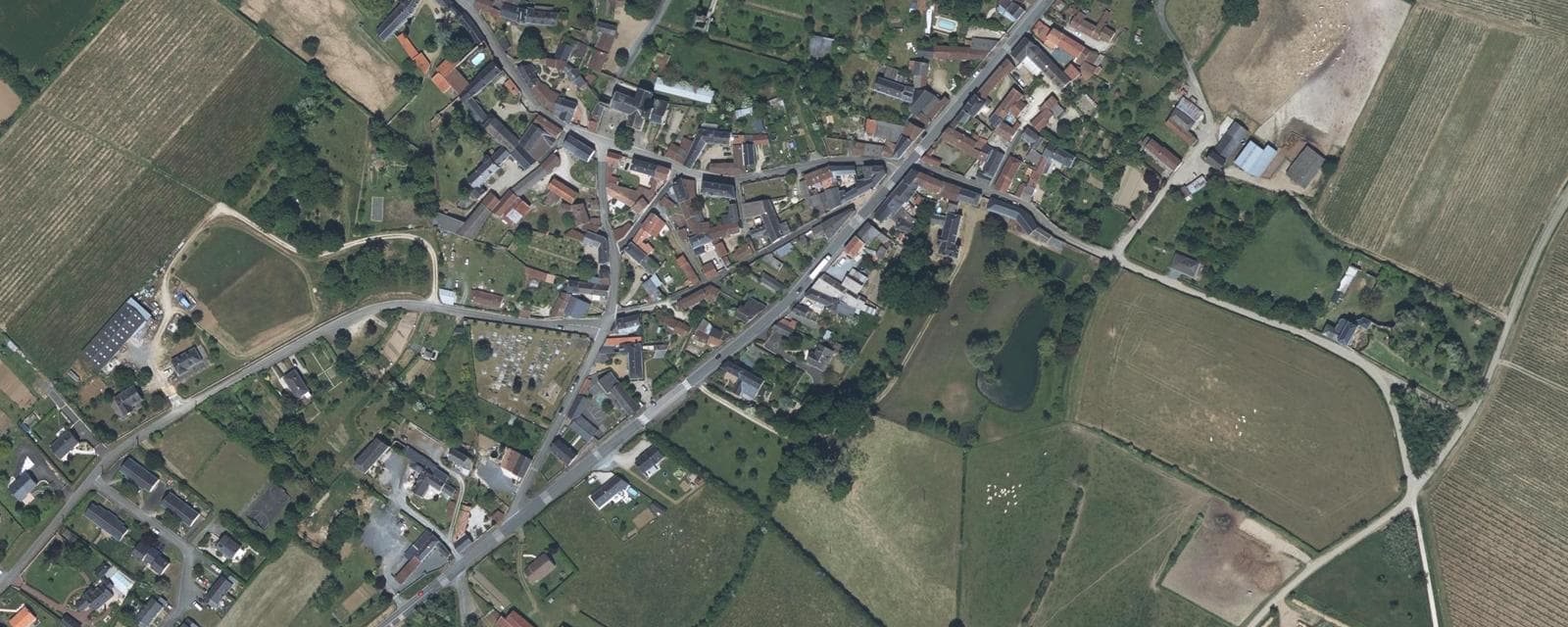 Vue aérienne de Aubigné-sur-Layon (Maine-et-Loire)