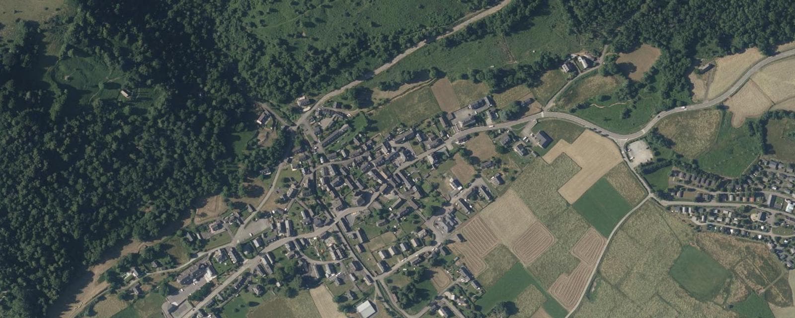 Vue aérienne de Aucun (Hautes-Pyrénées)