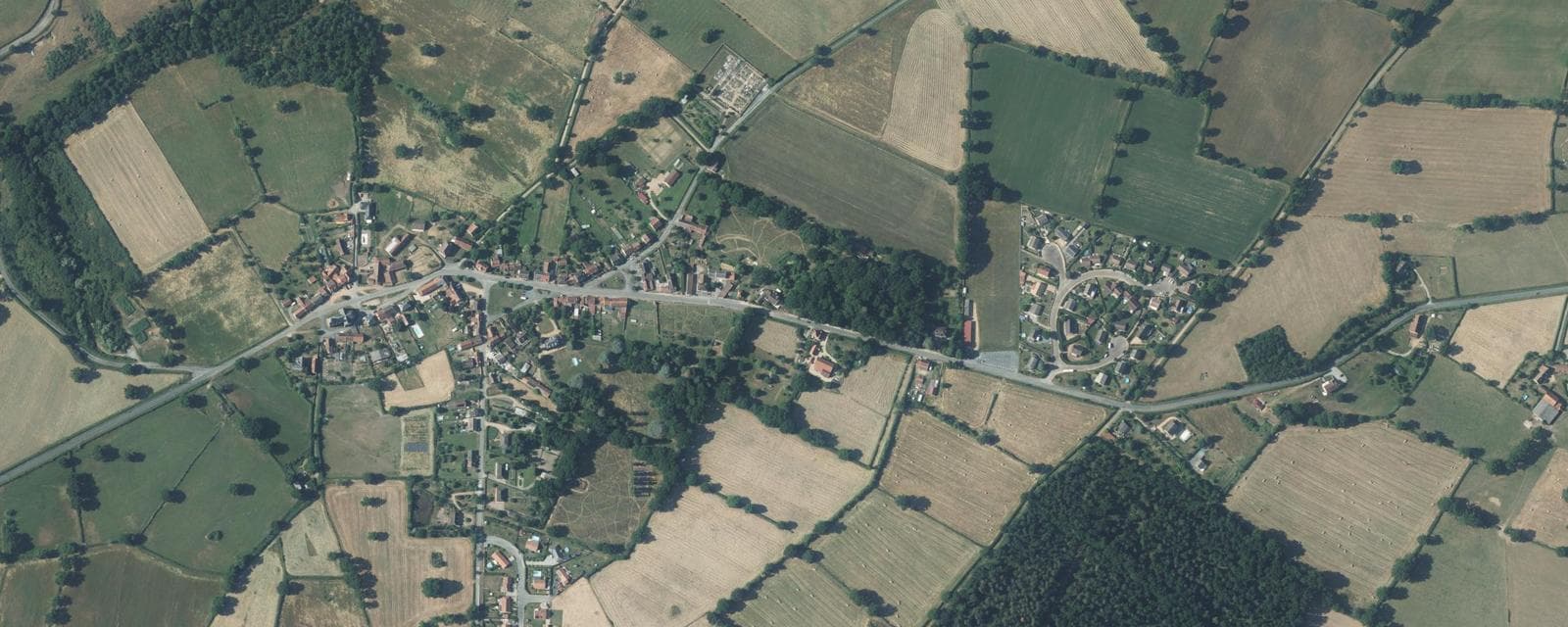 Vue aérienne de Audes (Allier)