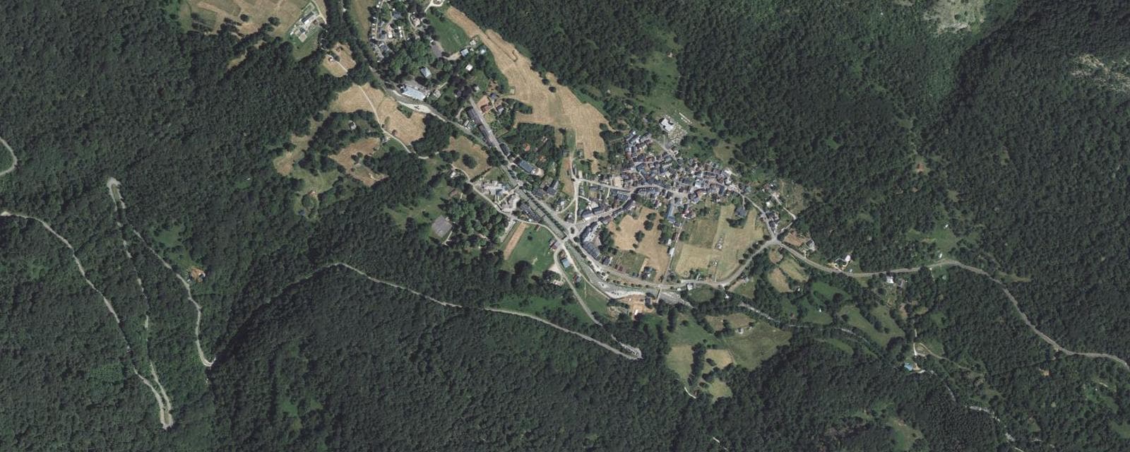 Vue aérienne de Aulus-les-Bains (Ariège)