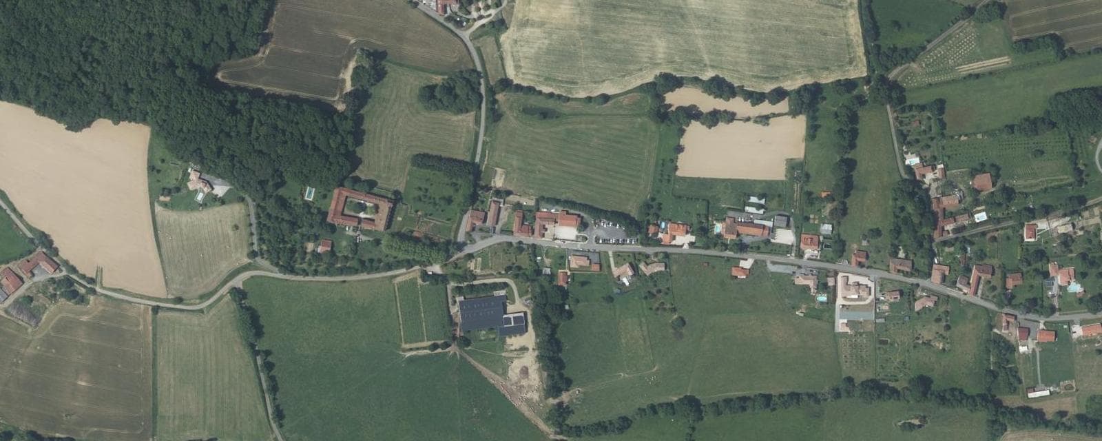 Vue aérienne de Aux-Aussat (Gers)