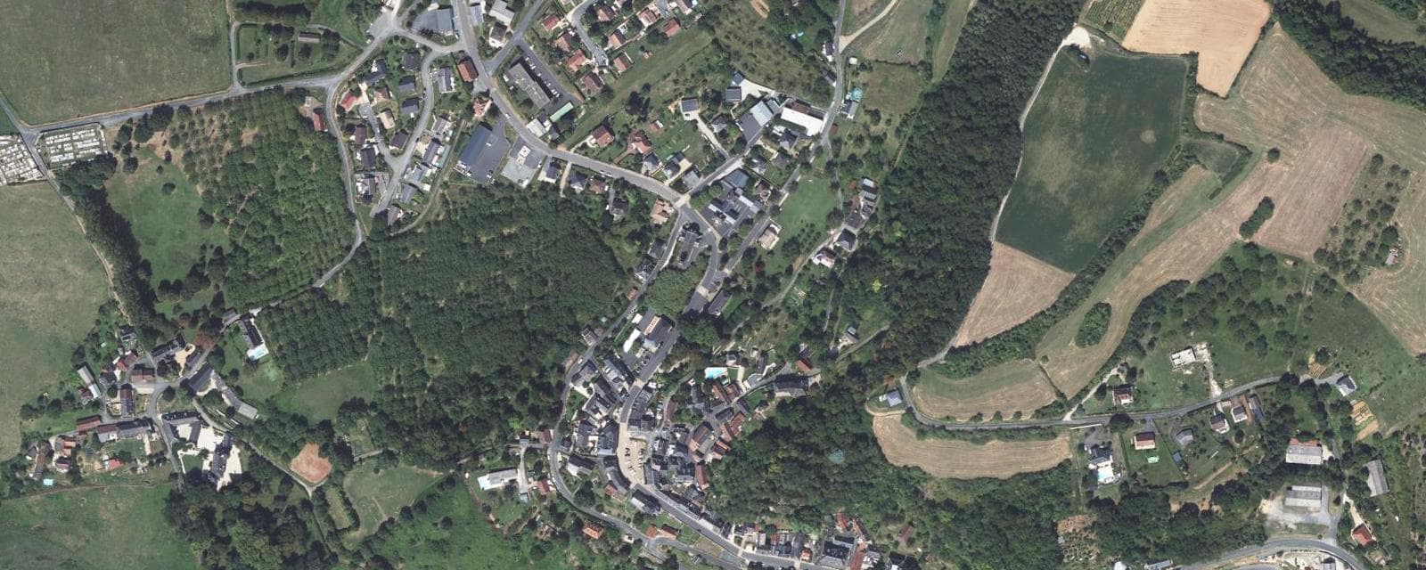 Vue aérienne de Ayen (Corrèze)