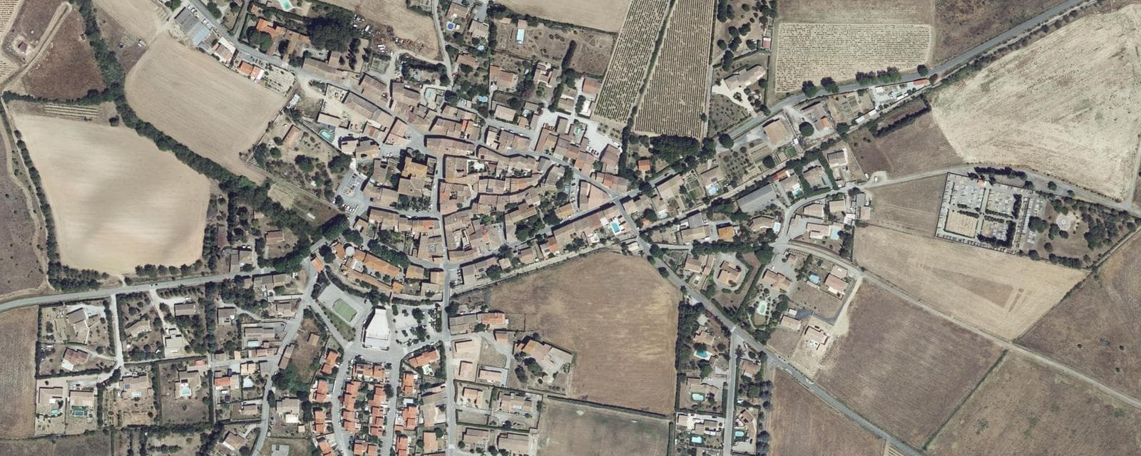 Vue aérienne de Badens (Aude)