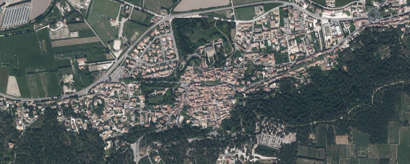 Vue aérienne de Barbentane (Bouches-du-Rhône)