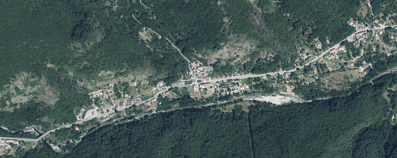 Vue aérienne de Barnas (Ardèche)