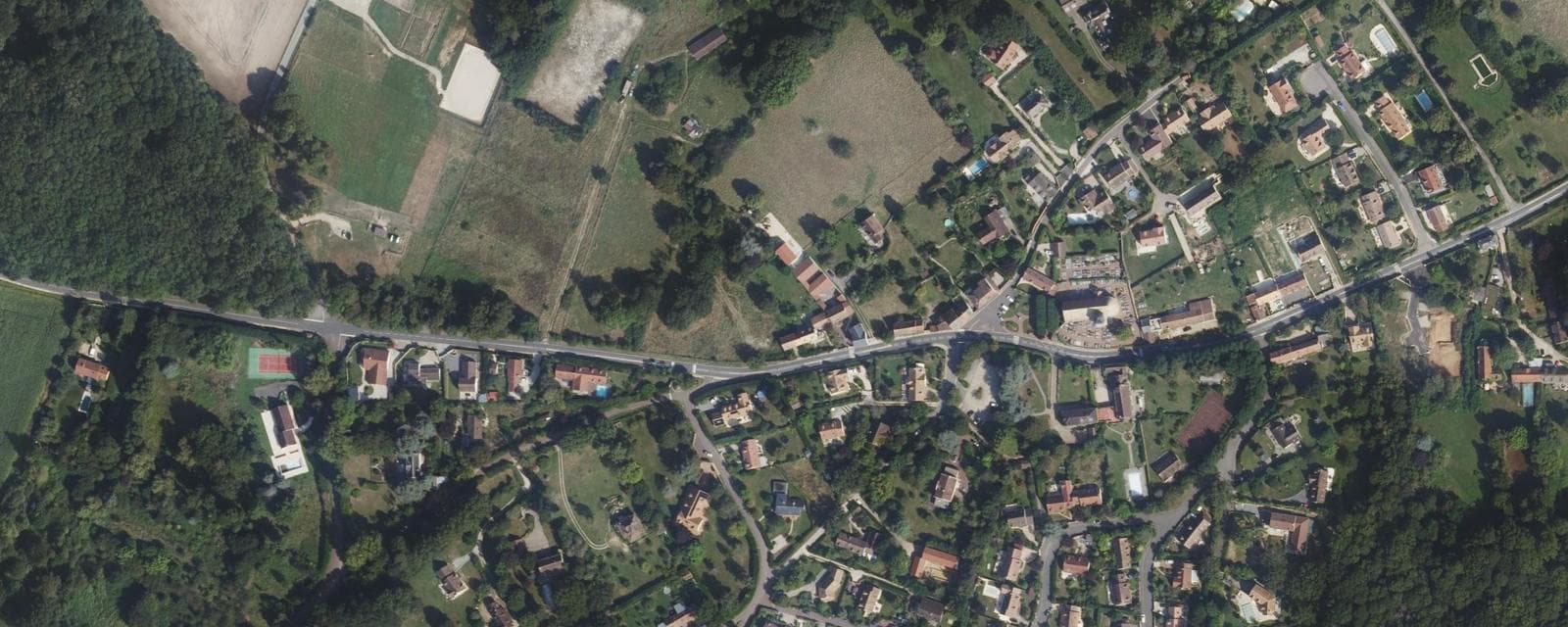 Vue aérienne de Bazoches-sur-Guyonne (Yvelines)