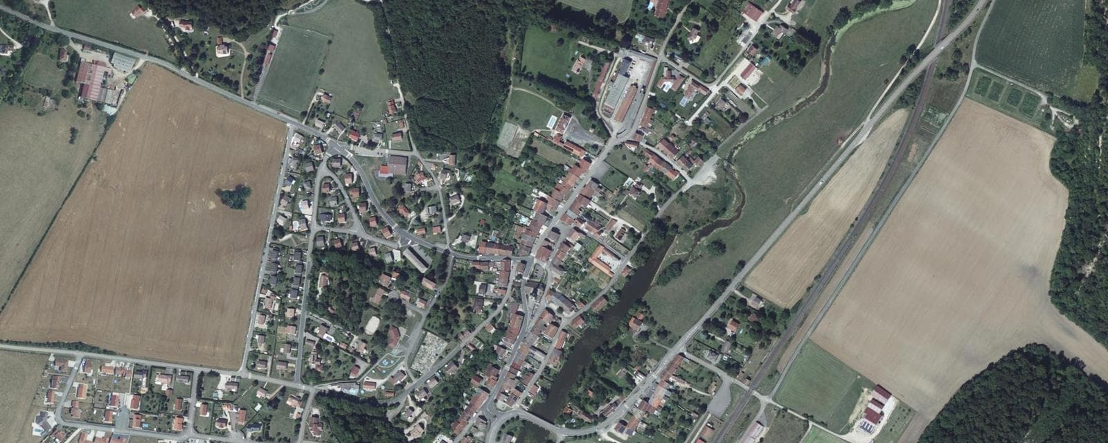 Vue aérienne de Bazoilles-sur-Meuse (Vosges)