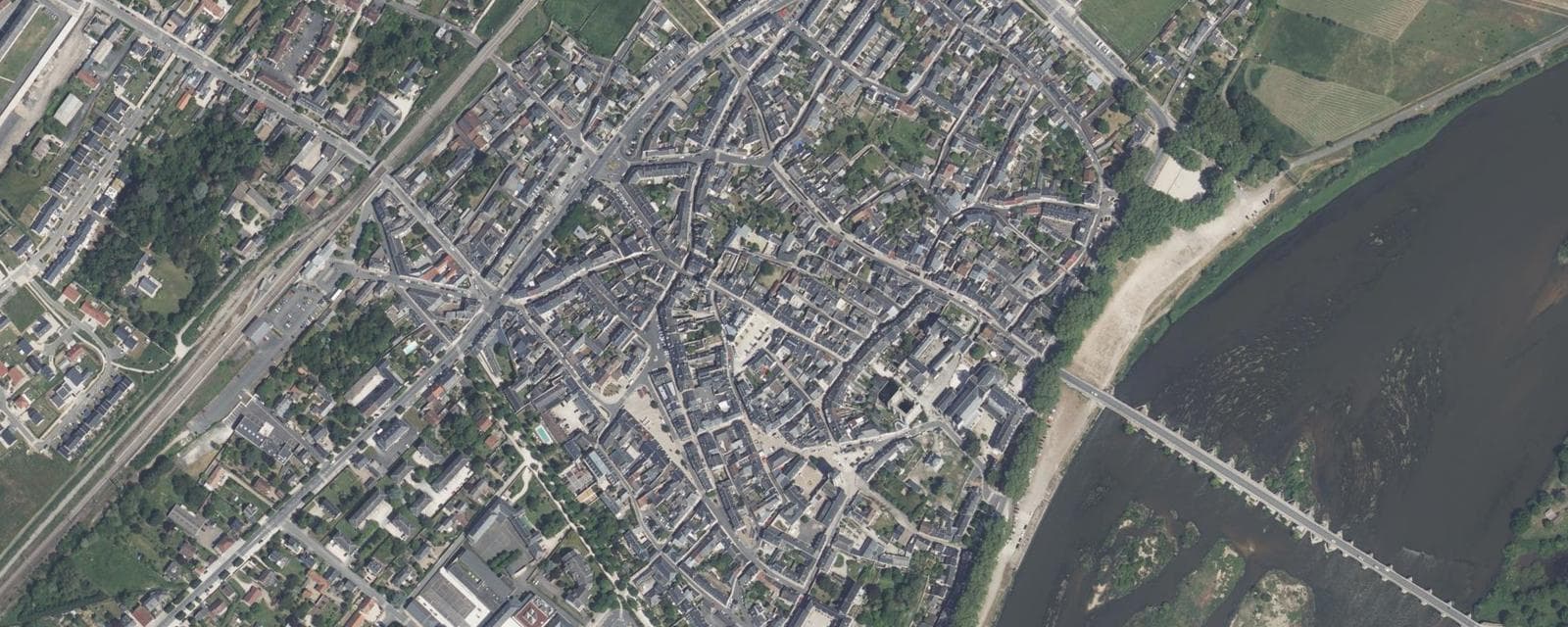 Vue aérienne de Beaugency (Loiret)