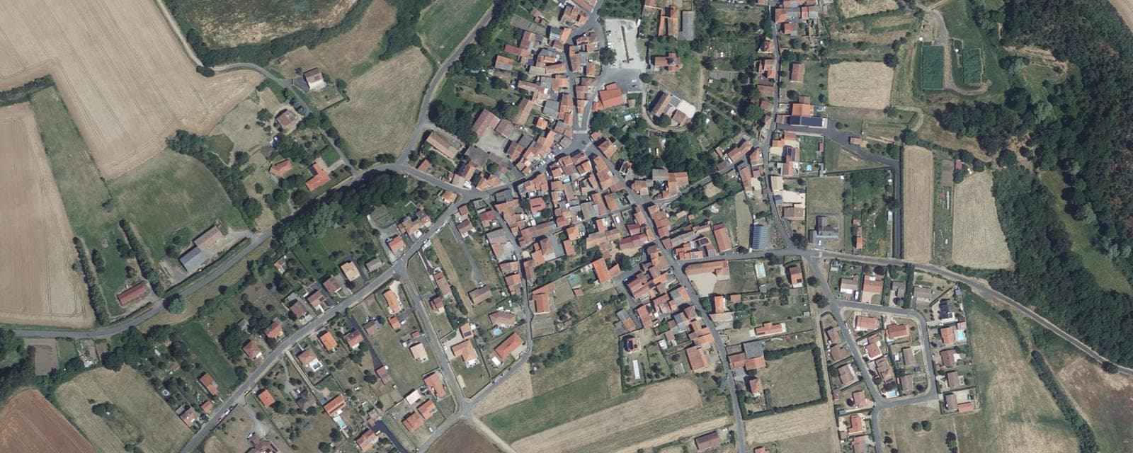 Vue aérienne de Beaulieu (Puy-de-Dôme)