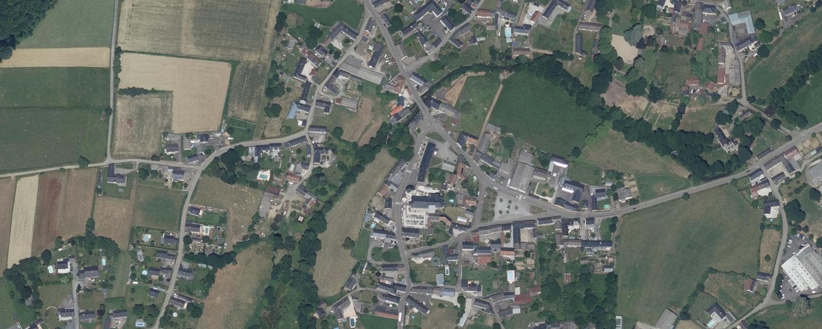 Vue aérienne de Bénac (Hautes-Pyrénées)