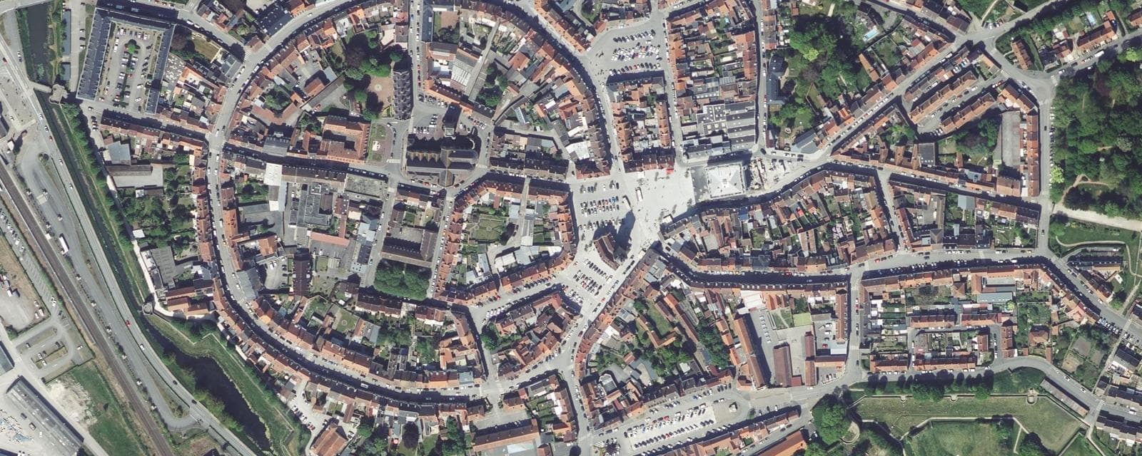 Vue aérienne de Bergues (Nord)