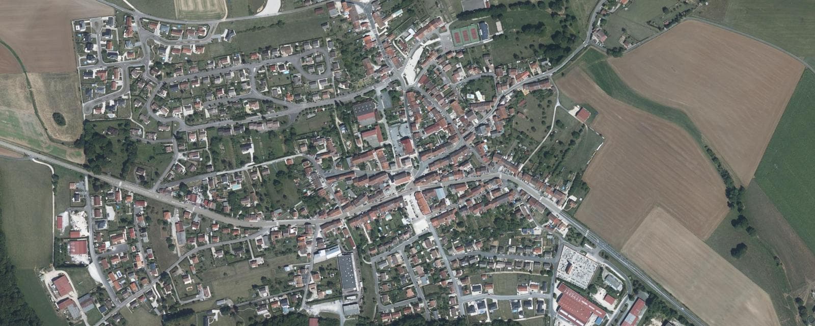 Vue aérienne de Biesles (Haute-Marne)