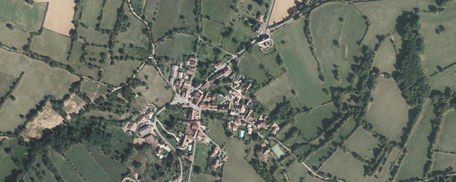 Vue aérienne de Blanot (Saône-et-Loire)