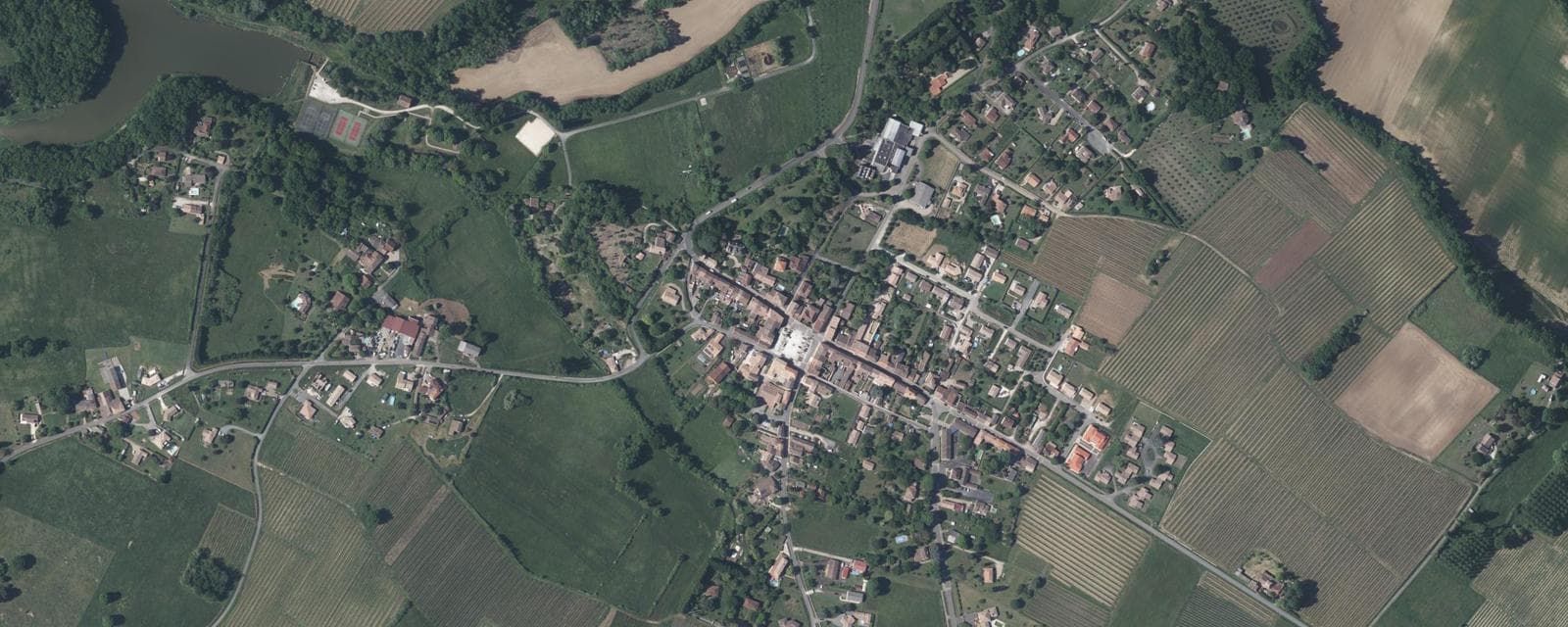 Vue aérienne de Blasimon (Gironde)