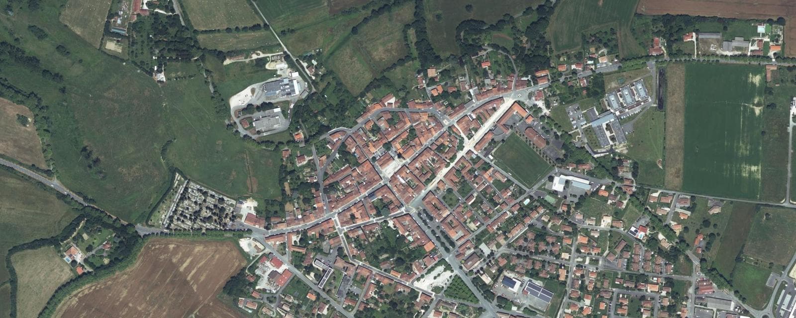 Vue aérienne de Boulogne-sur-Gesse (Haute-Garonne)