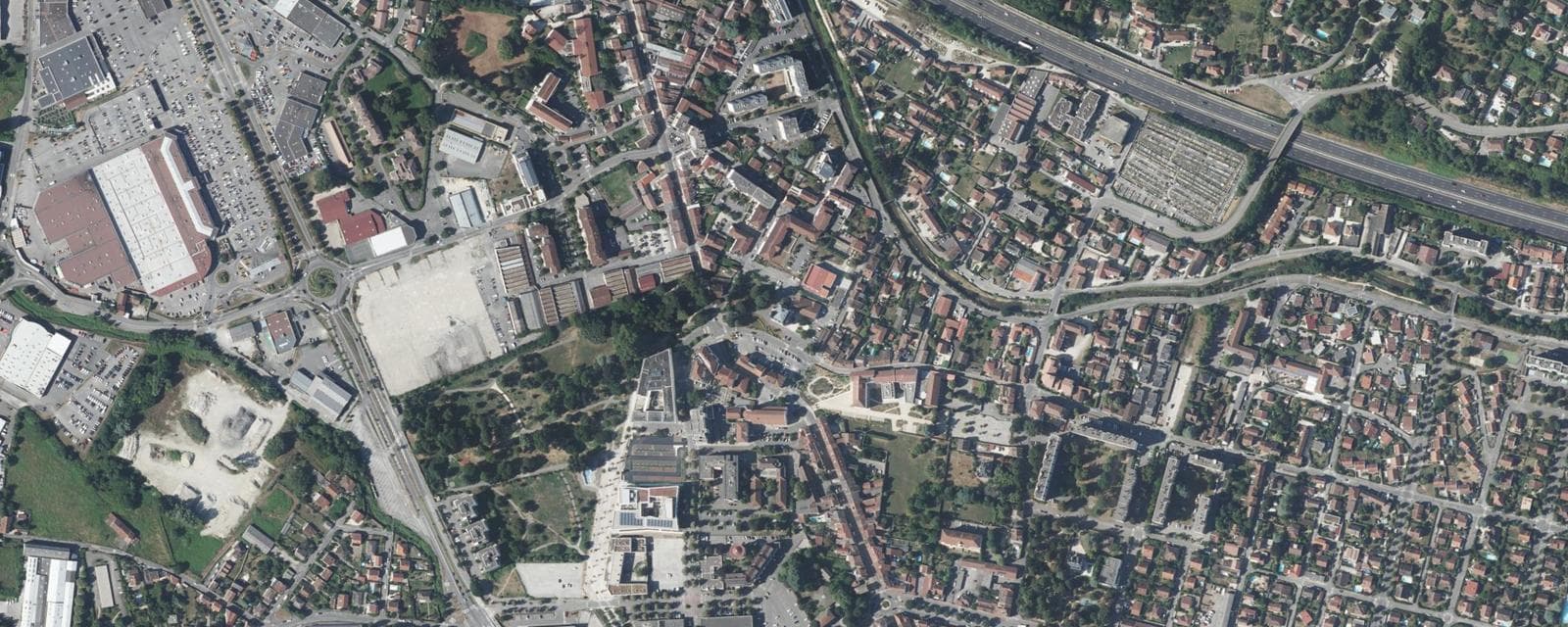 Vue aérienne de Bourgoin-Jallieu (Isère)