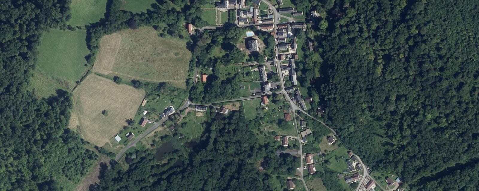 Vue aérienne de Bourguignon-sous-Montbavin (Aisne)