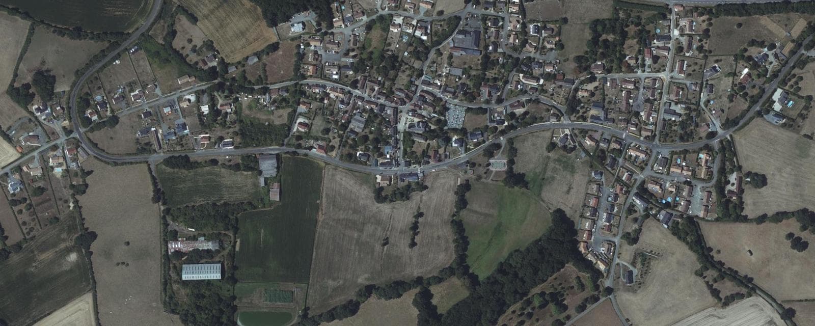 Vue aérienne de Brains-sur-Gée (Sarthe)