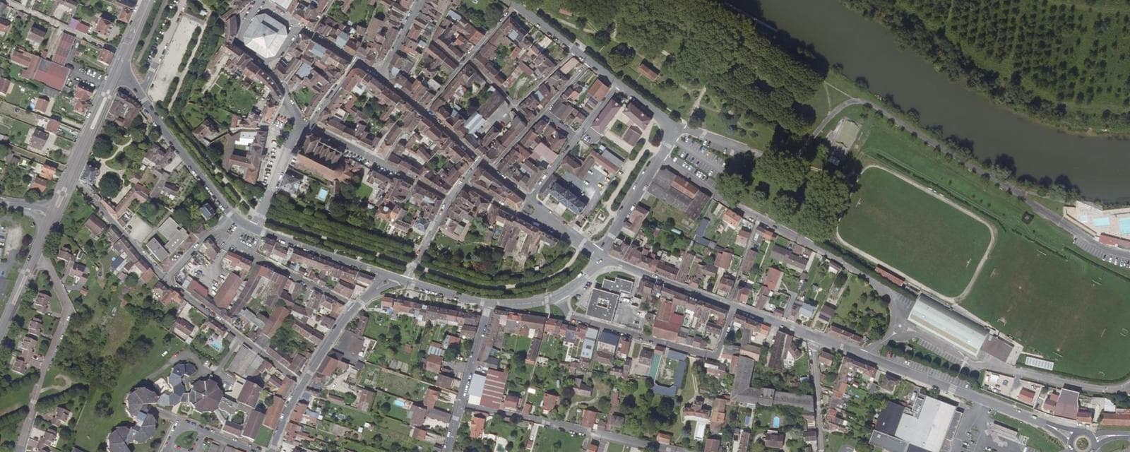 Vue aérienne de Bray-sur-Seine (Seine-et-Marne)