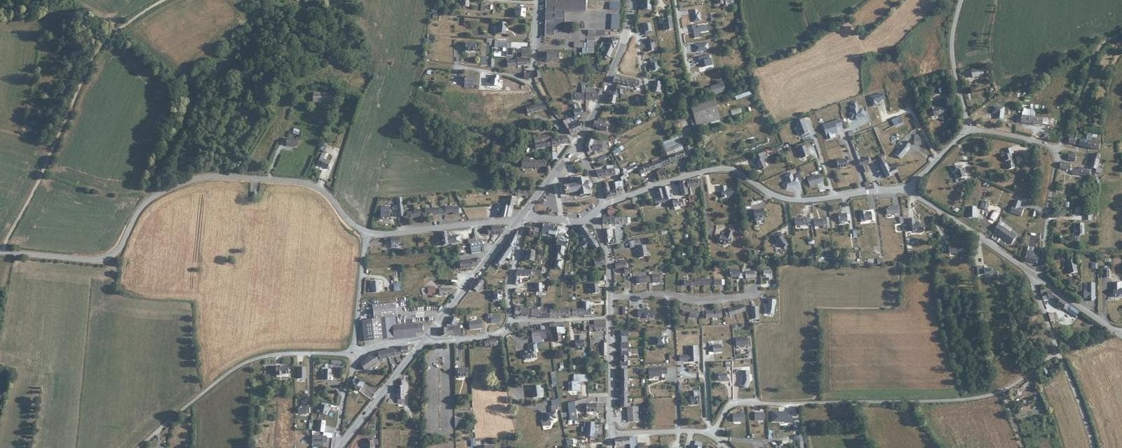 Vue aérienne de Brusvily (Côtes-d'Armor)