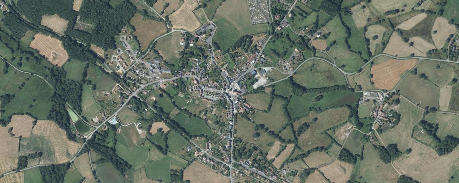 Vue aérienne de Bussière-Dunoise (Creuse)