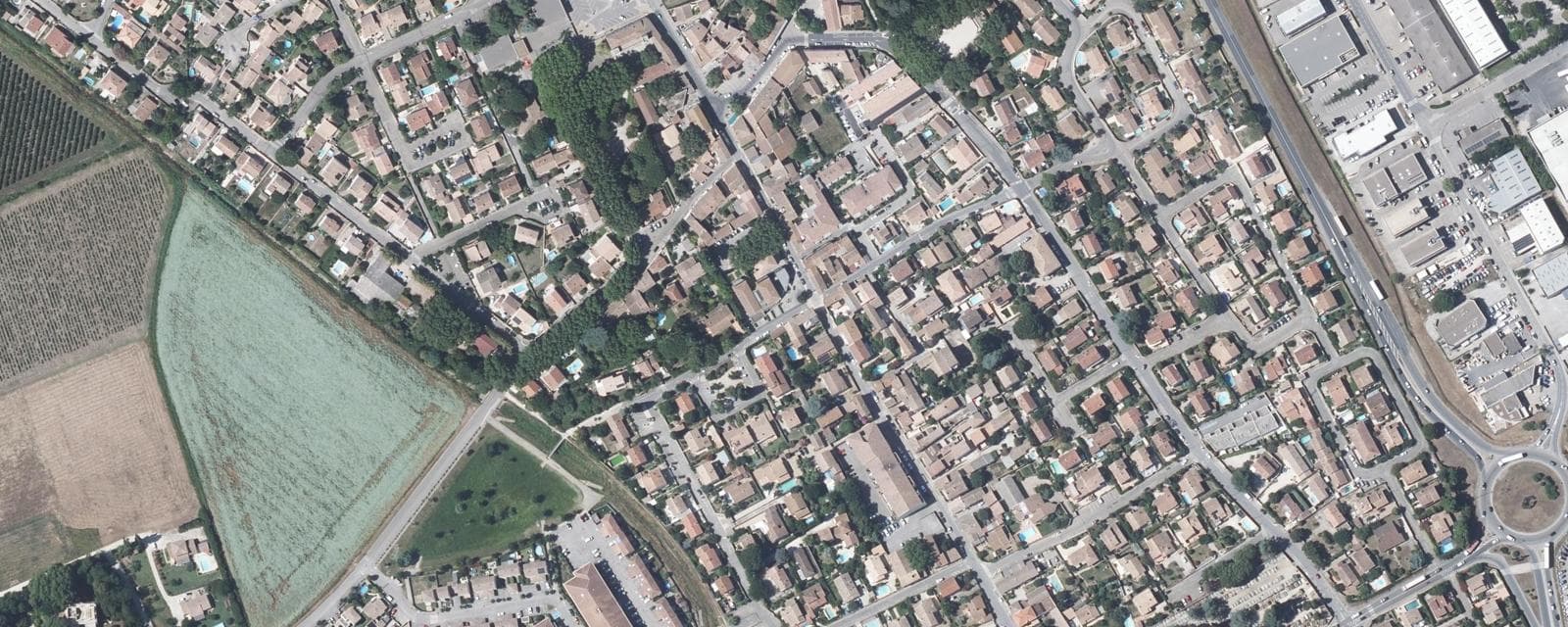 Vue aérienne de Caissargues (Gard)