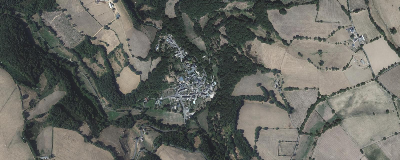 Vue aérienne de Calmont (Aveyron)