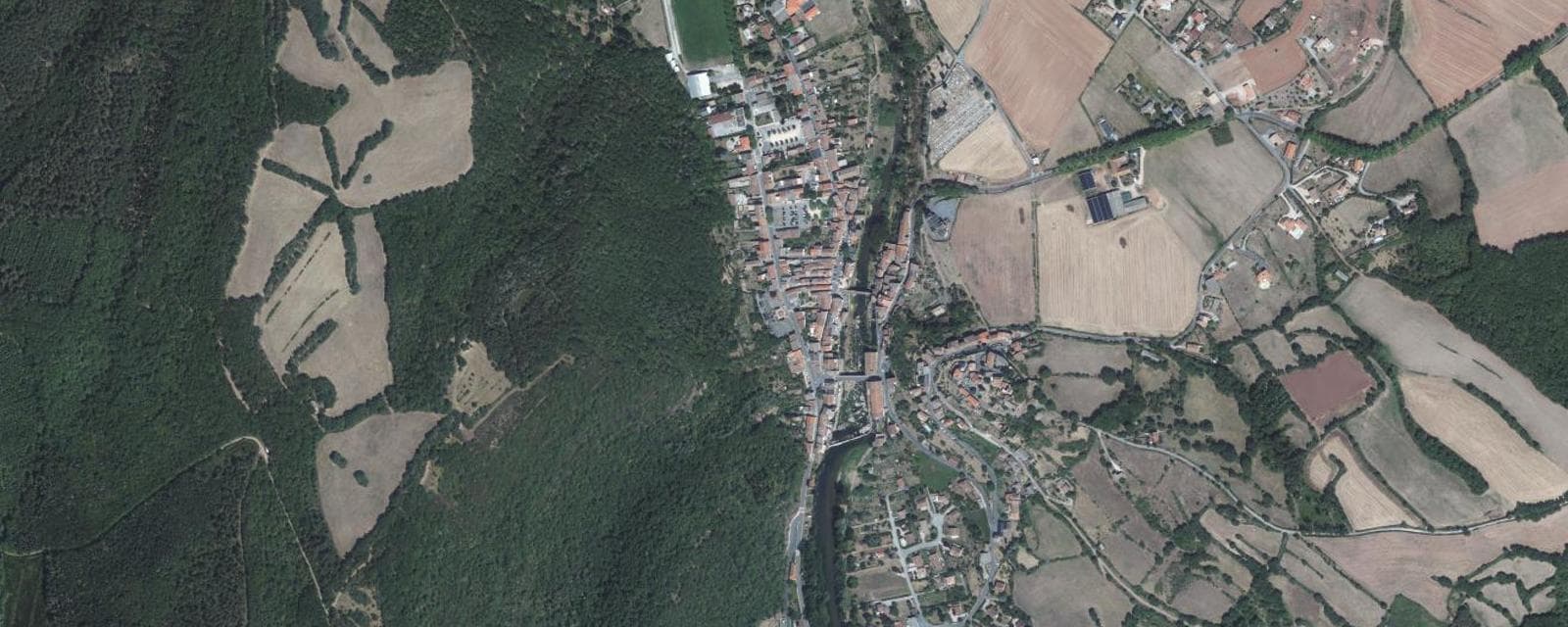 Vue aérienne de Camarès (Aveyron)
