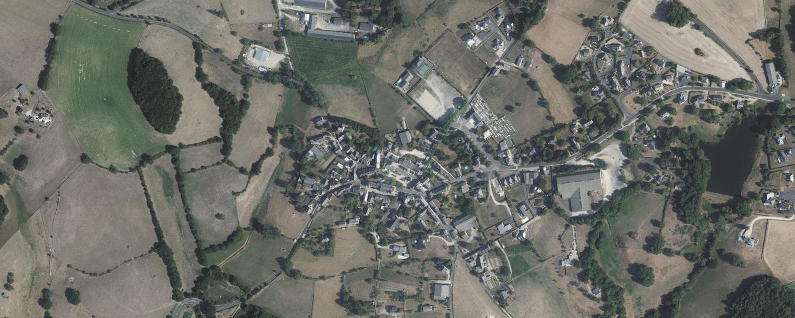 Vue aérienne de Campuac (Aveyron)