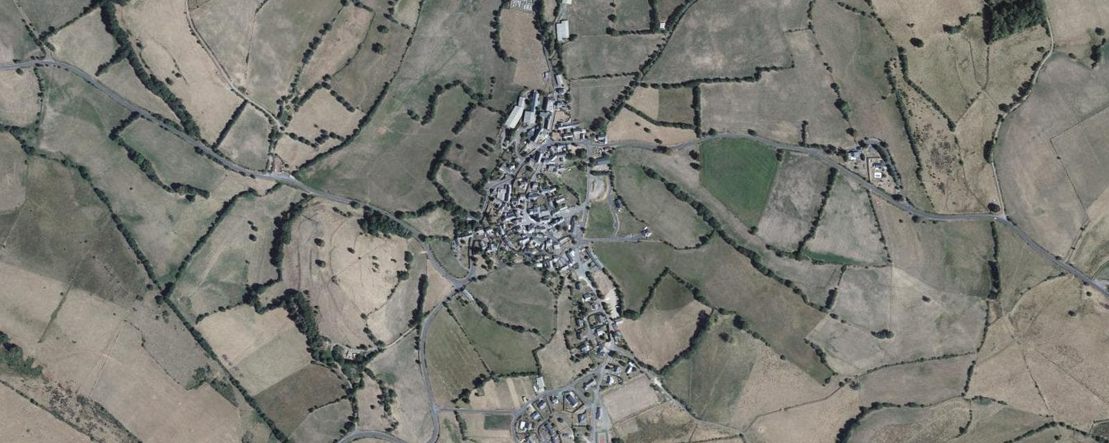 Vue aérienne de Cantoin (Aveyron)