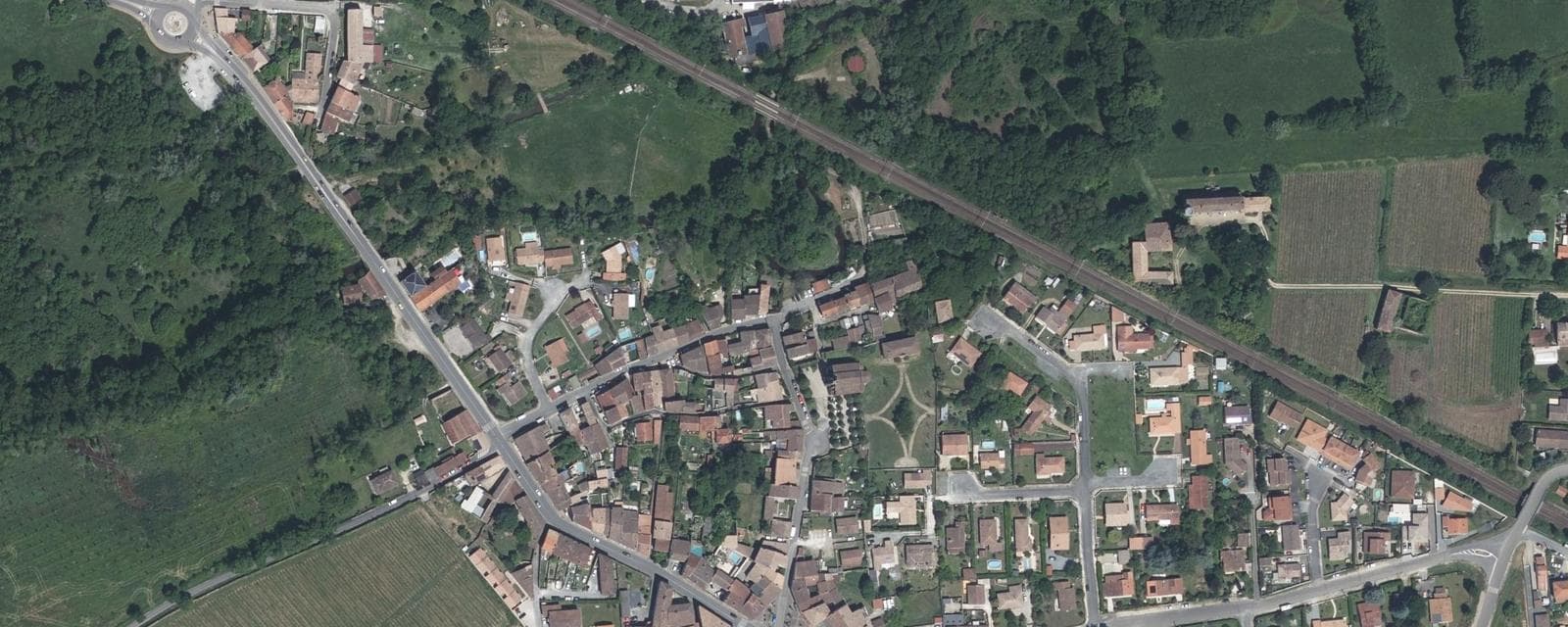 Vue aérienne de Castres-Gironde (Gironde)