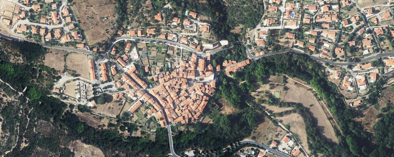Vue aérienne de Catllar (Pyrénées-Orientales)