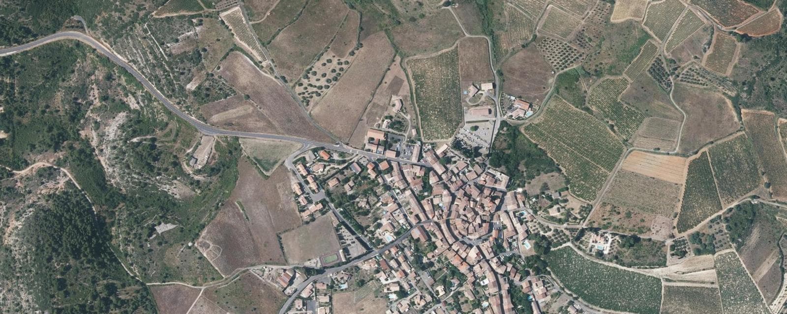 Vue aérienne de Causses-et-Veyran (Hérault)