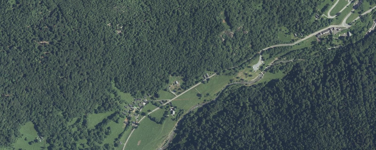 Vue aérienne de Cazeaux-de-Larboust (Haute-Garonne)