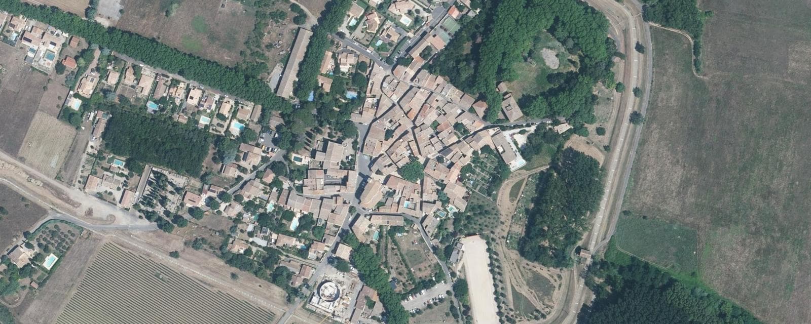 Vue aérienne de Cazouls-d'Hérault (Hérault)