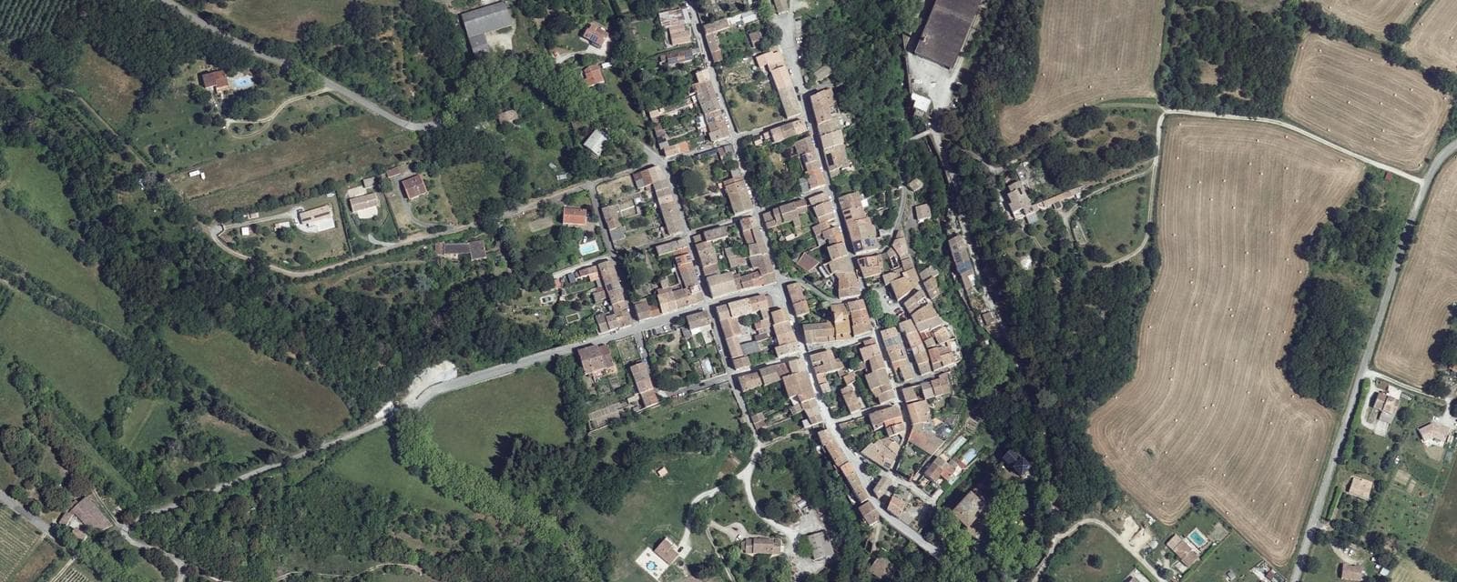 Vue aérienne de Cenne-Monestiés (Aude)