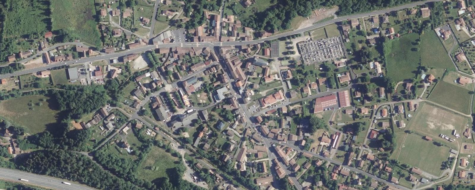 Vue aérienne de Chabreloche (Puy-de-Dôme)