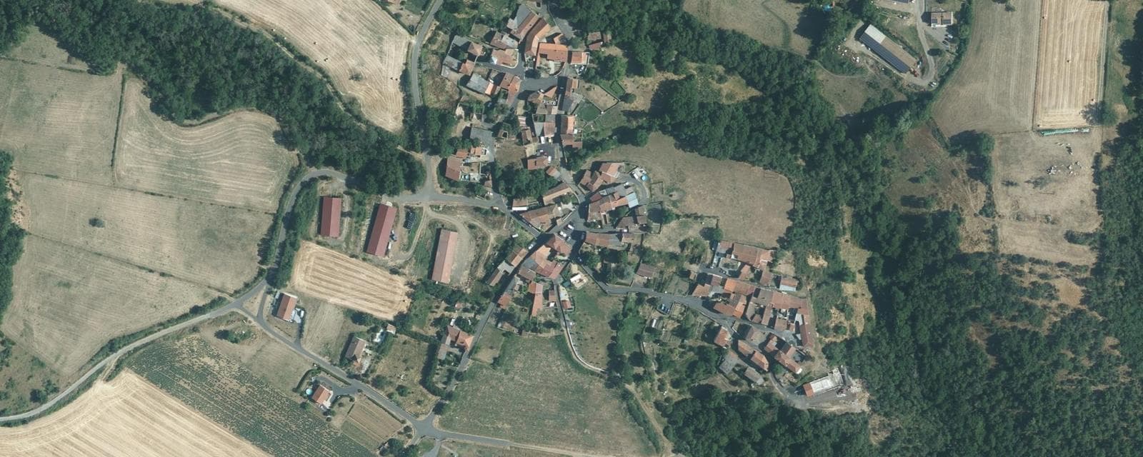 Vue aérienne de Chambezon (Haute-Loire)