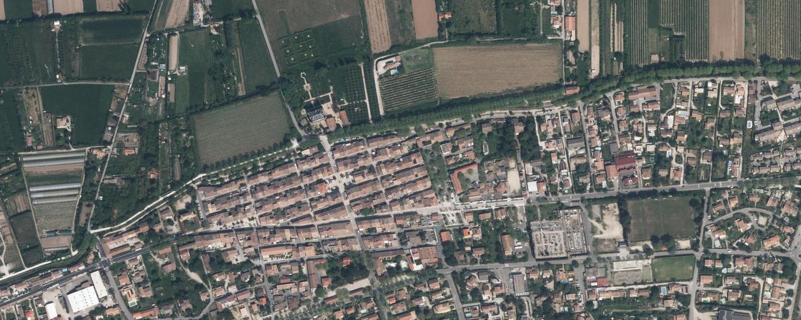 Vue aérienne de Charleval (Bouches-du-Rhône)