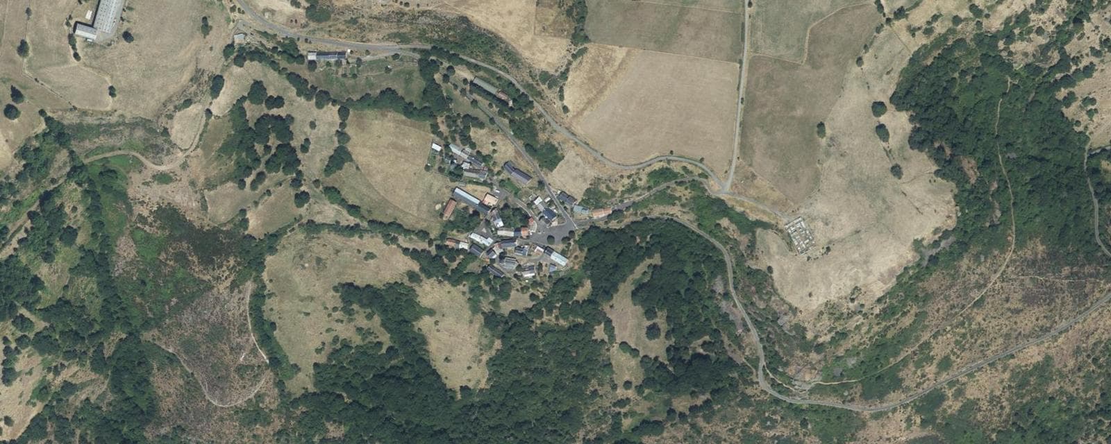 Vue aérienne de Charmensac (Cantal)