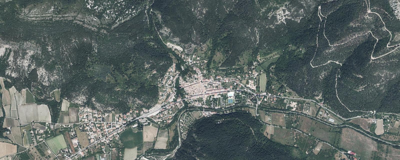 Vue aérienne de Châtillon-en-Diois (Drôme)