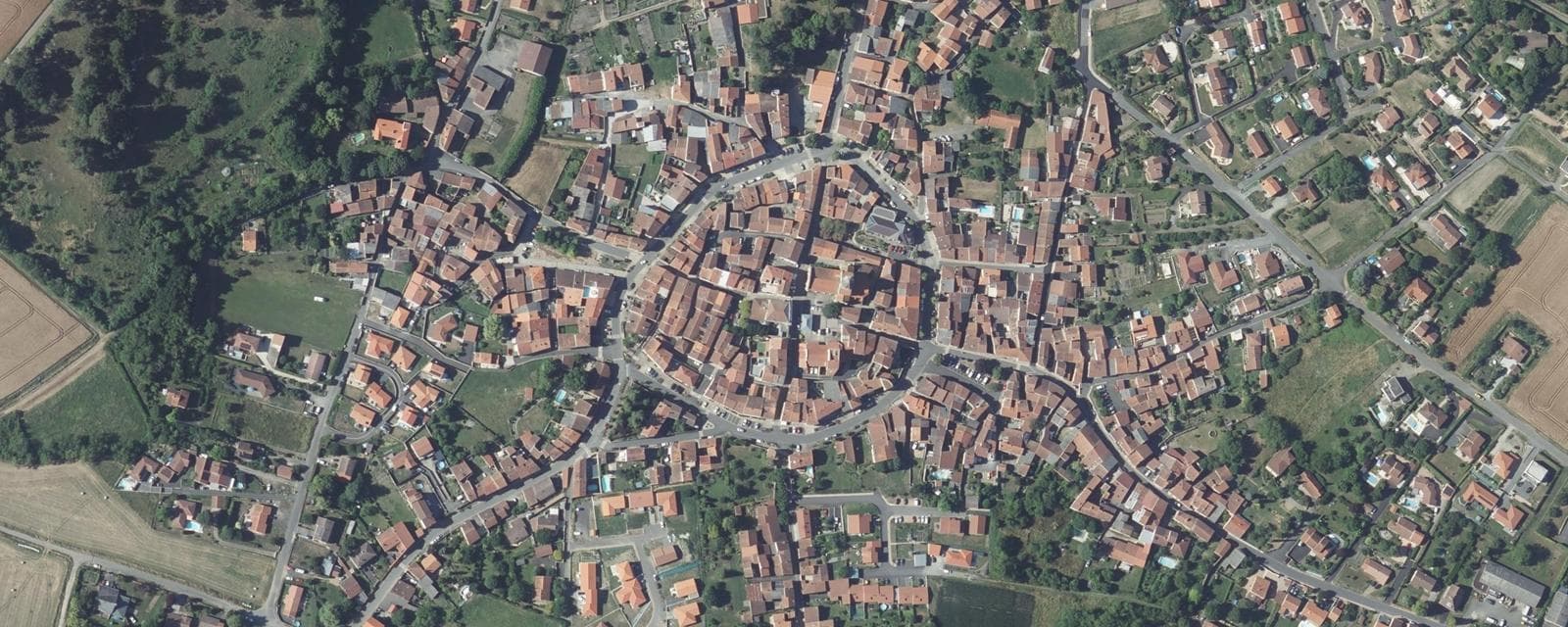 Vue aérienne de Chauriat (Puy-de-Dôme)